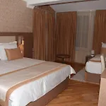 Elegance Hotel 4*