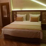 Elegance 4*