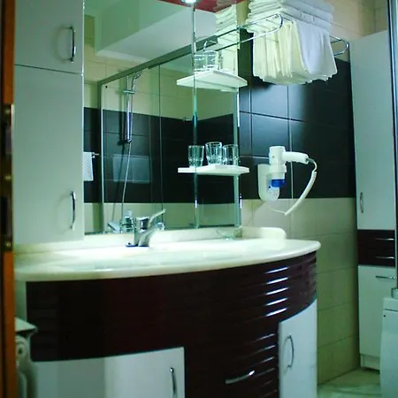 Elegance 4*