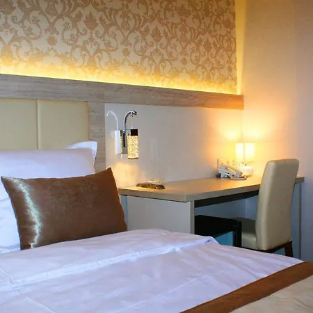 Elegance 4*