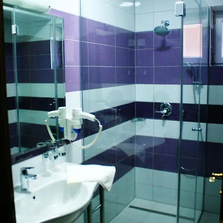 Elegance Hotel