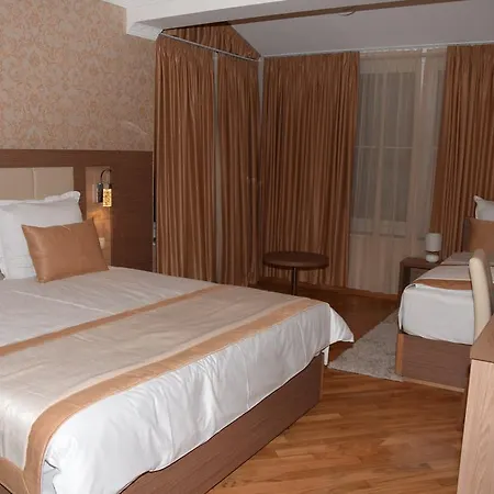 Elegance Hotel 4*