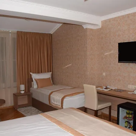 Elegance Hotel 4*