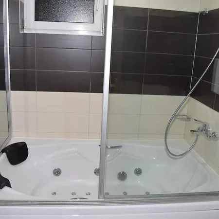 Elegance Hotel 4*