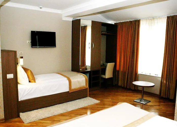 Elegance Hotel 4*